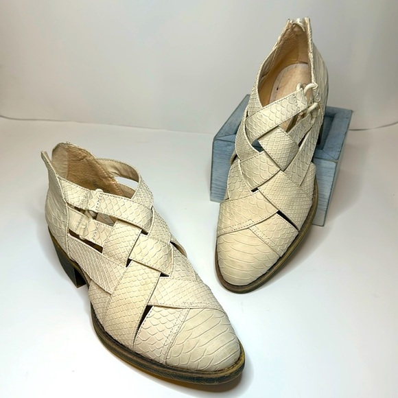 Coconuts by Matisse Lux Shootie Womens Shoes Size 9 Back Zip Side Ties Snakeskin - Picture 1 of 14